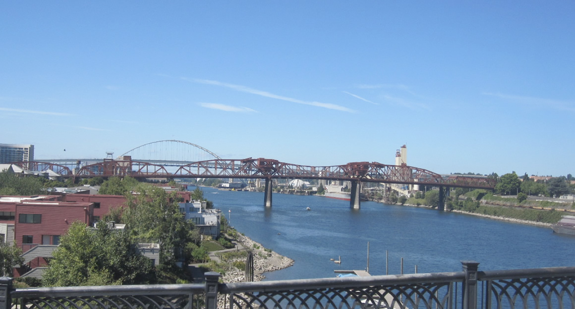 ウィラメット川：ポートランド市のグリーンインフラは、この川の汚染から始まった。